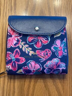 Simply Southern Compact Wallet🌺 Like new!